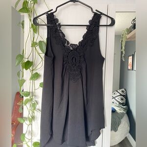 Womens XS sleeveless blouse with detailing